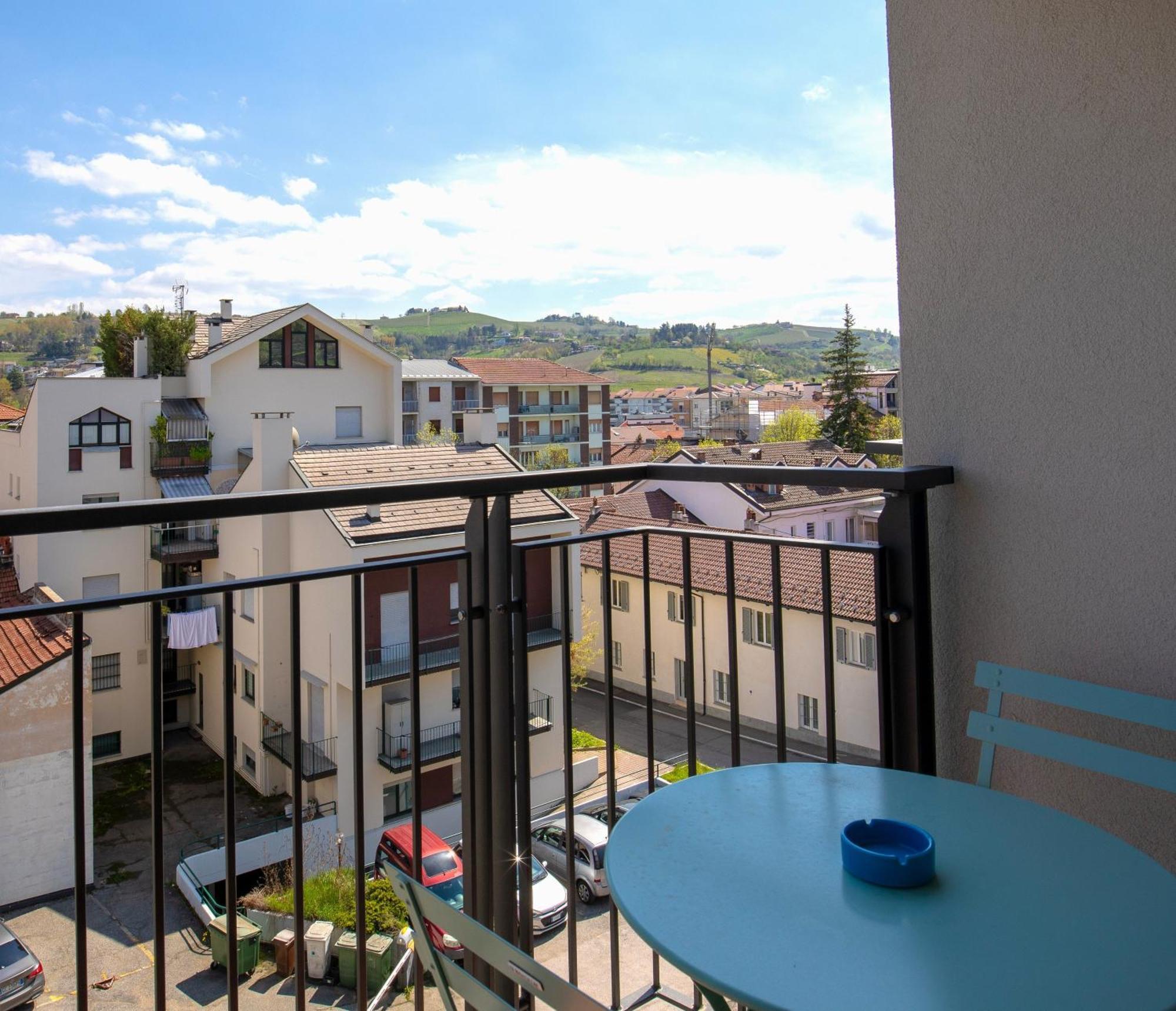 Vinhome Bilocale Con Garage Privato Alba Centro Eksteriør bilde